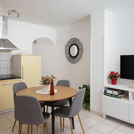 Stunning In With Kitchen * Fazana
