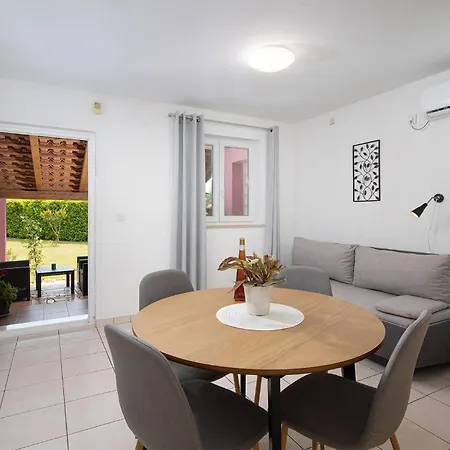 Holiday home Stunning In With Kitchen *