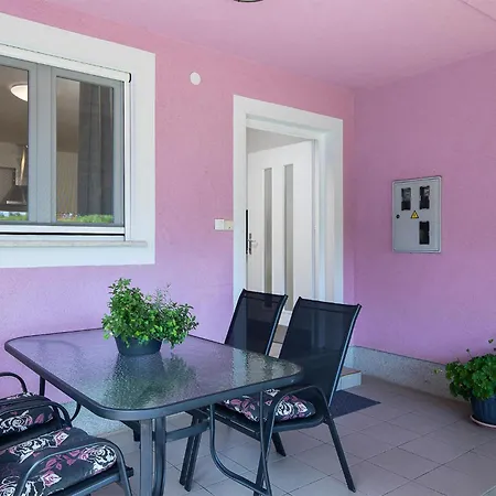 Сasa de vacaciones Stunning In With Kitchen *