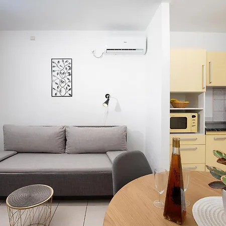 Stunning In With Kitchen * Fazana
